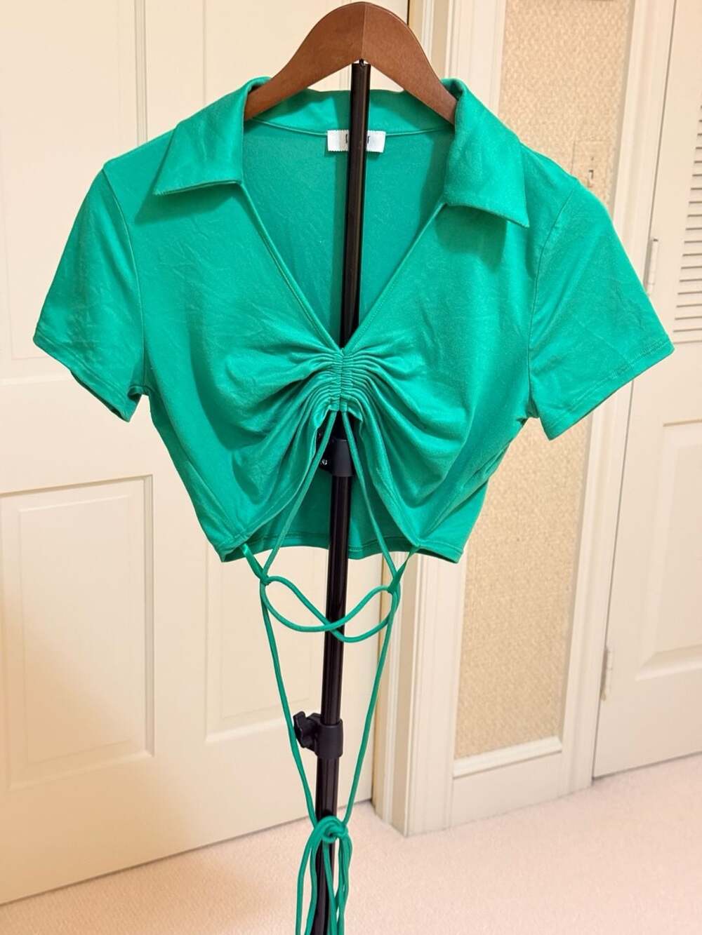 Love J Green Ruched V-Neck Short Sleeve Crop Top with Collar Size L
